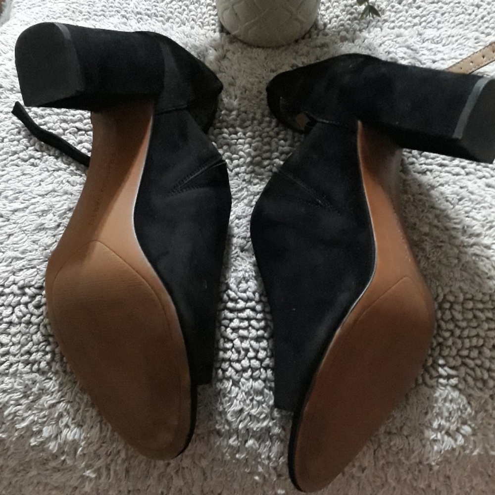 Shoes - Picture 3 of 5